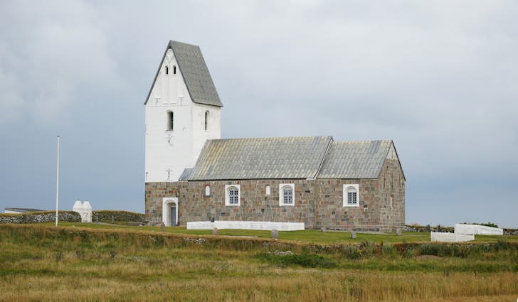 Trans Kirke - på kanten af havet
